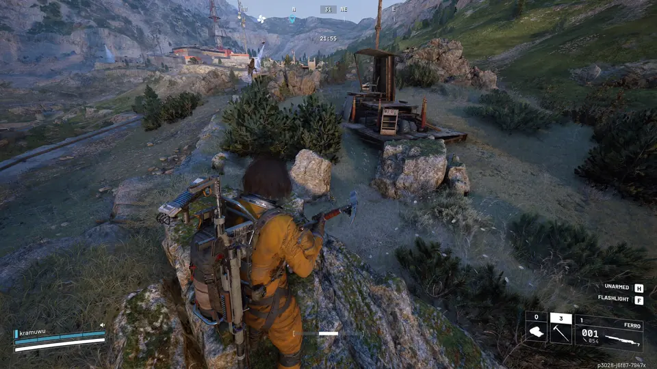 最初の足がかり　尾根の近くの展望台。台の横を調べます