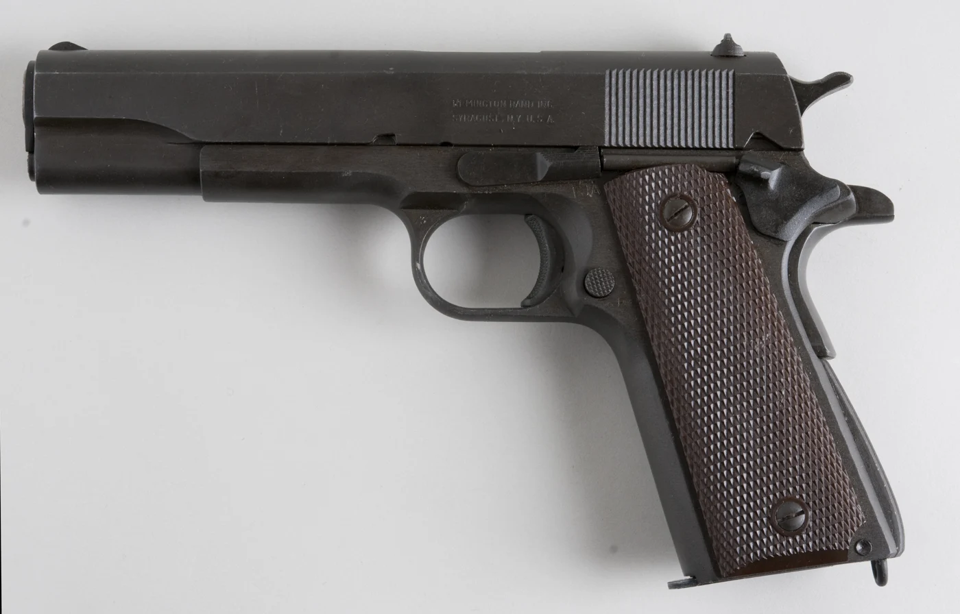 実銃のColt M1911A1、第二次大戦期のRemington Rand製