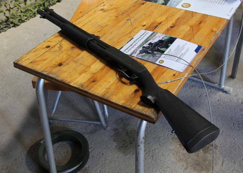 実銃Remington 870 Police Magnum
