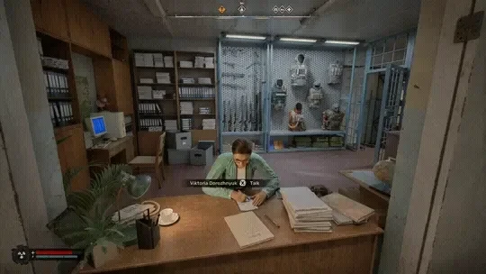 会話中に相手から離れて部屋を見回している画面