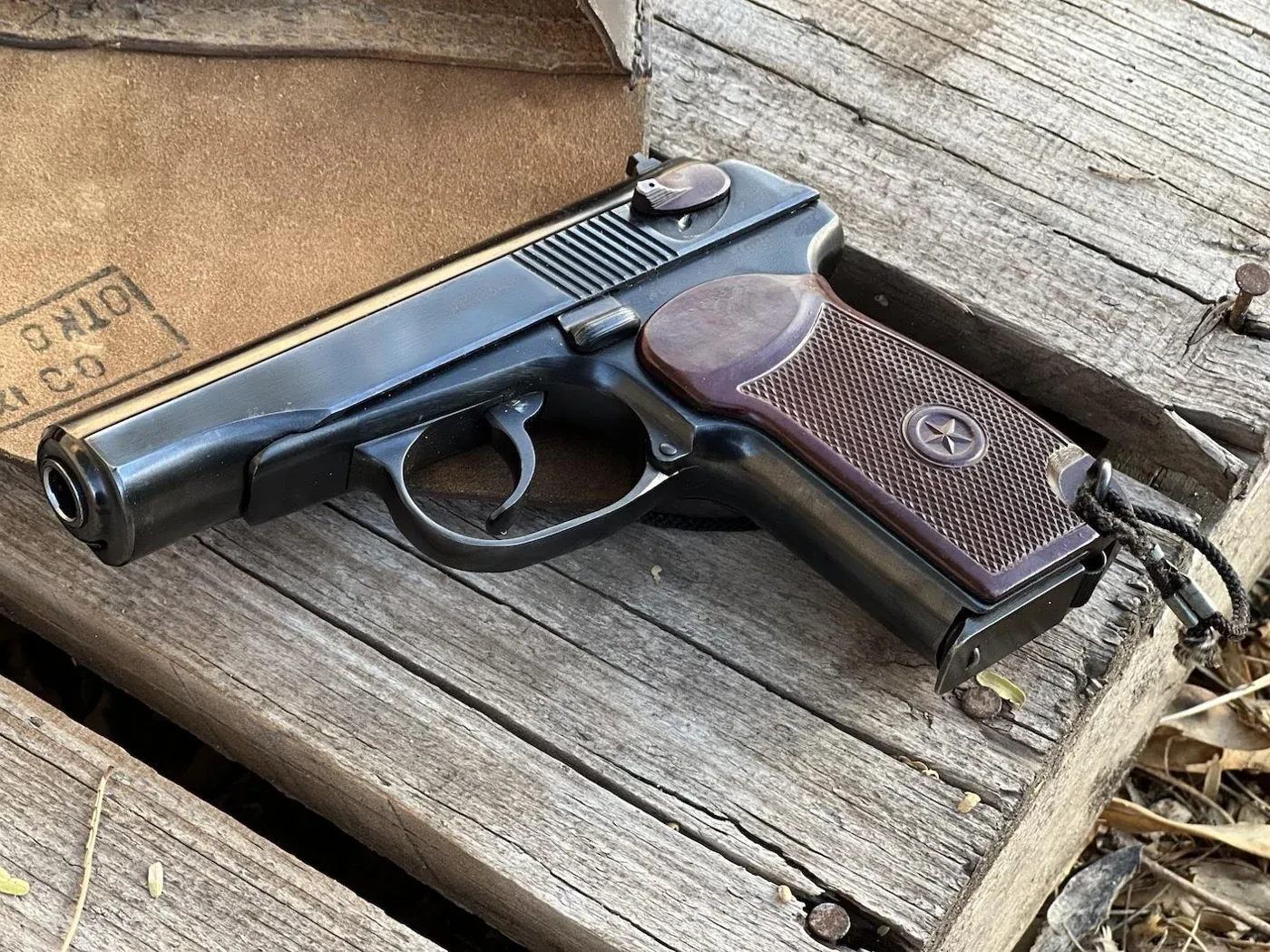 実銃のマカロフPM