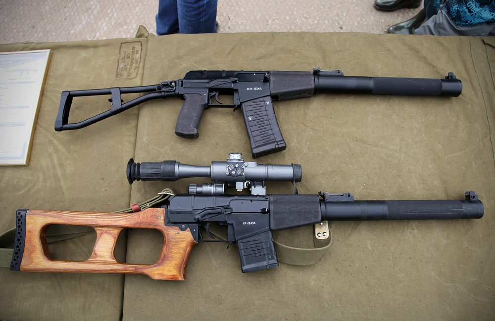 実銃AS ValとVSS Vintorez(上下比較)