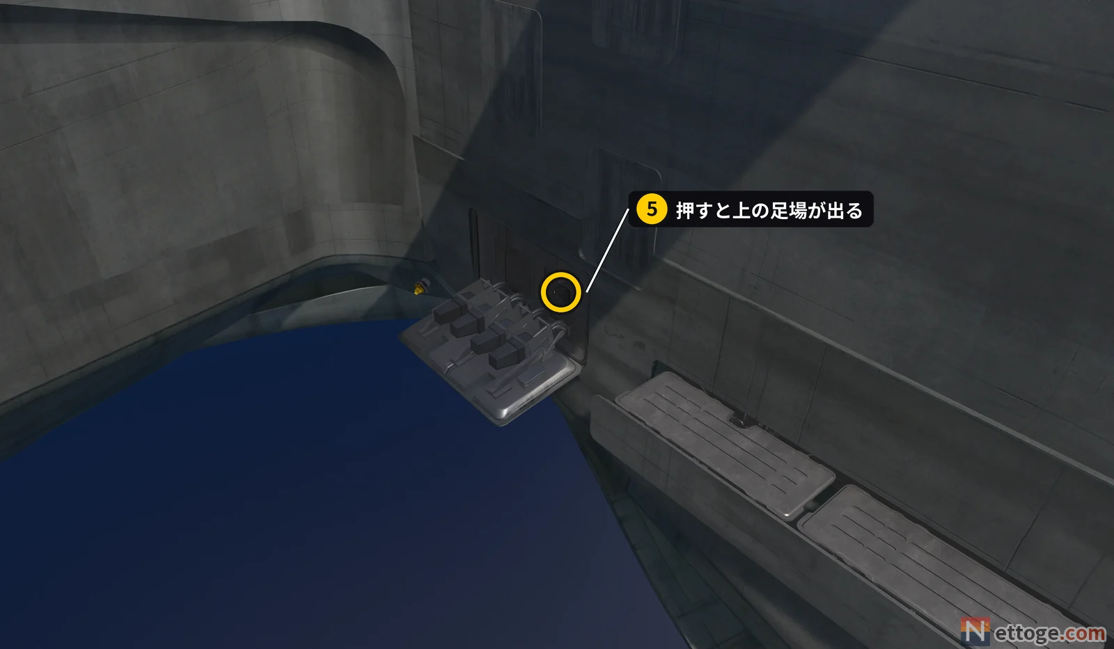 下りた壁の脇の 3D 図。ボタンに番号⑤