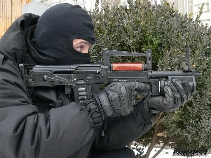 OTs-14 グローザを構える兵士
