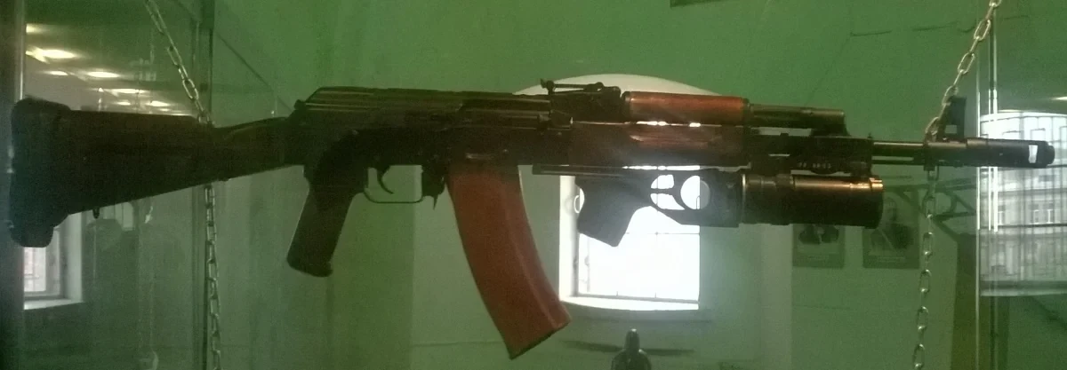GP-25グレネードランチャーを付けたAK-74