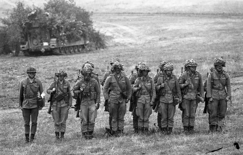 G3を持って整列する西ドイツ連邦軍の兵士