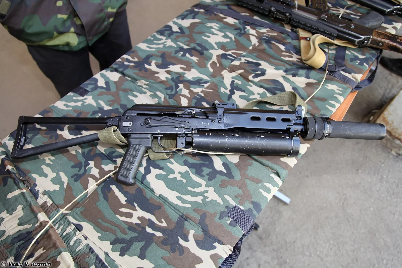 9×18mm弾を使う実銃のPP-19 Bizon