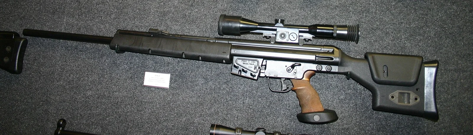 博物館に展示された実銃のH&K PSG1