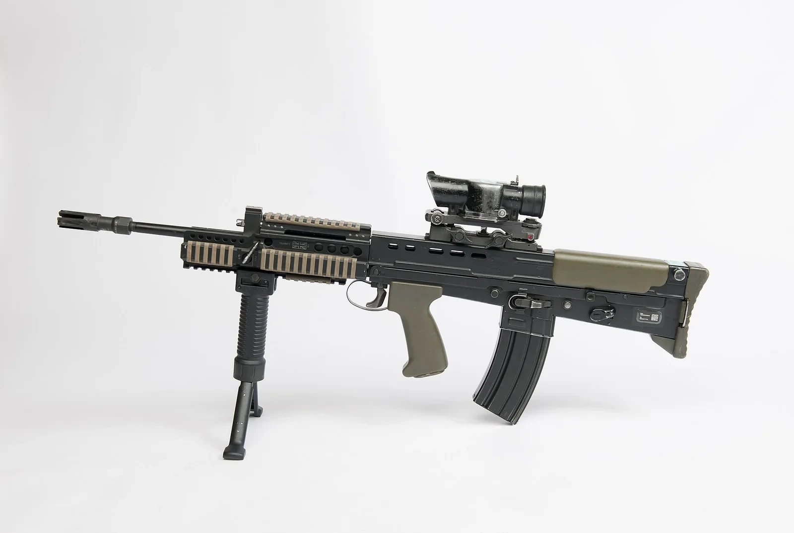 SUSATスコープを載せたイギリス軍のL85A2