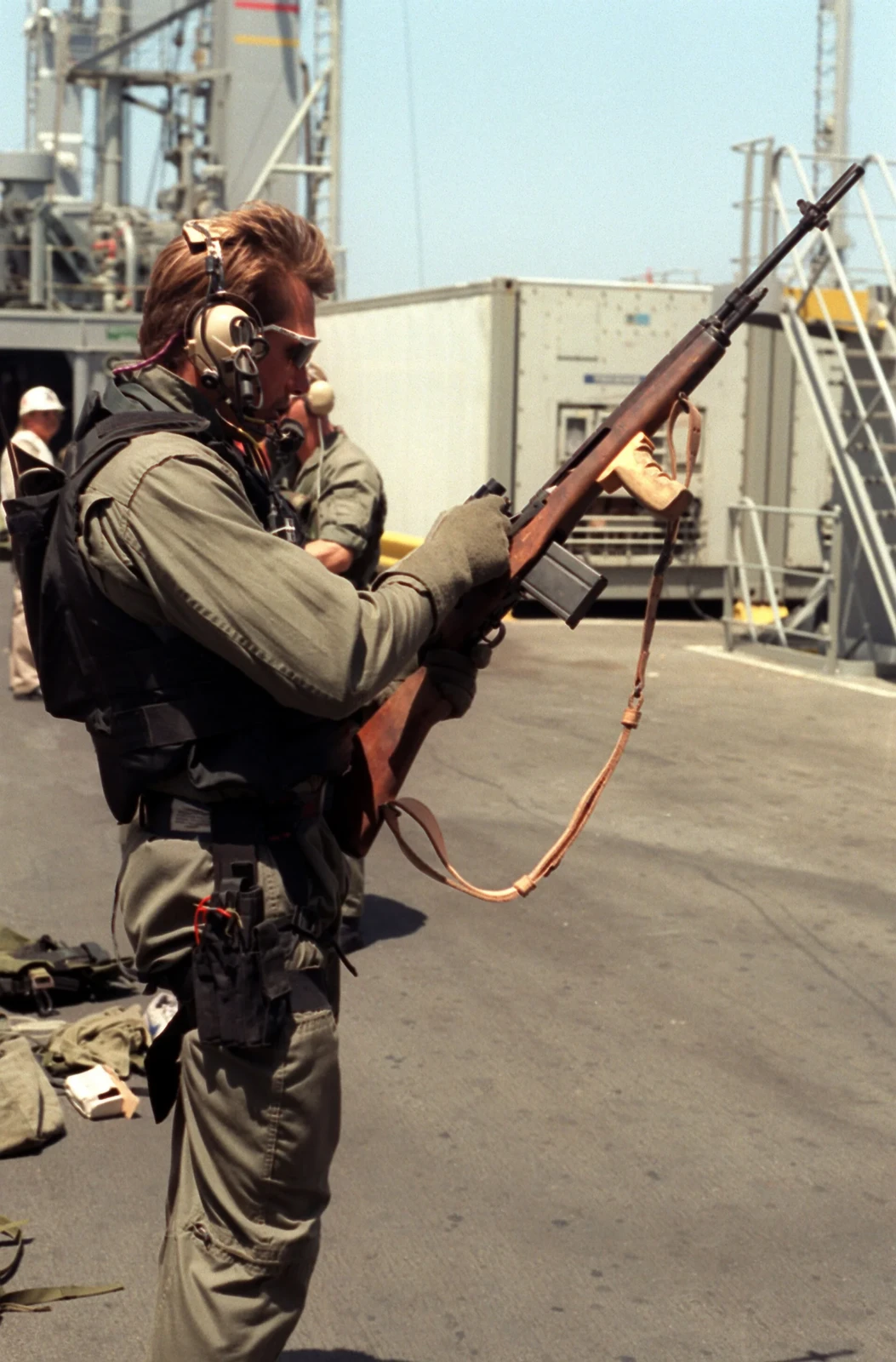M14を確かめる米海軍SEALの隊員（1991年）