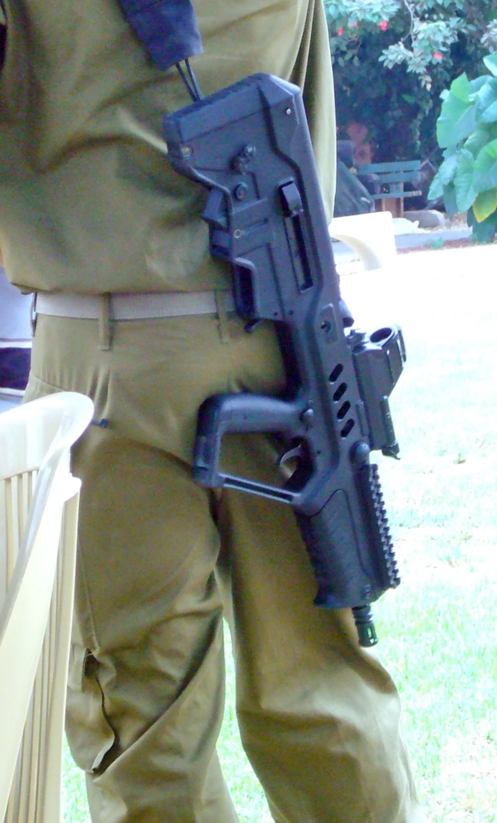 コンパクト型のTavorを持つイスラエル兵